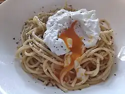 Spaghetti topped with a poached egg